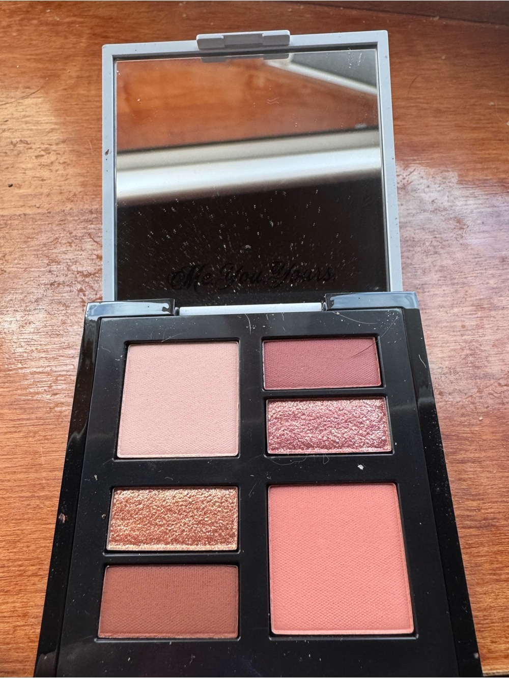 Gwen Stefani eyeshadow palette